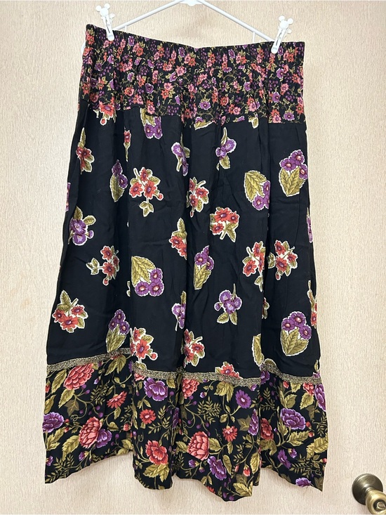 Justin B. Jones Dresses & Skirts - Justin B. Jones - Vintage Floral Skirt with Elastic Waist - Size 16